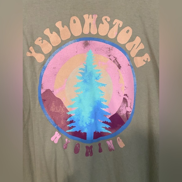 ⚡️ Yellowstone front & back graphic tee - Picture 3 of 4